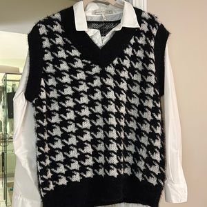NWT. Houndstooth sweater with attached collar and sleeves. Size M.